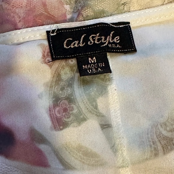 Cal Style size medium floral with built in liner Lacey flutter sleeve, chiffon - Picture 4 of 5